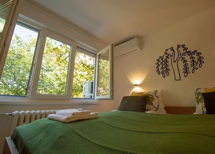 Family Apartment - Green Oasis With Easy Parking