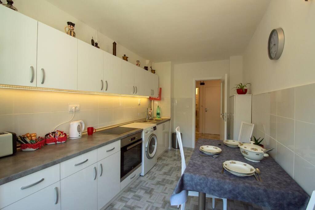 Family - Oasis With Easy Parking Novi Sad